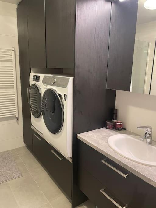 Beautiful Apartment Near Airport Njarthvik Extérieur photo