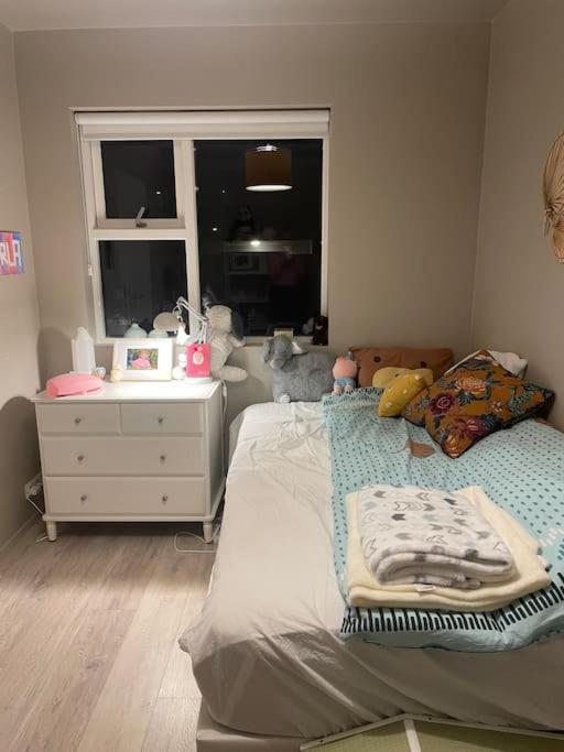 Beautiful Apartment Near Airport Njarthvik Extérieur photo