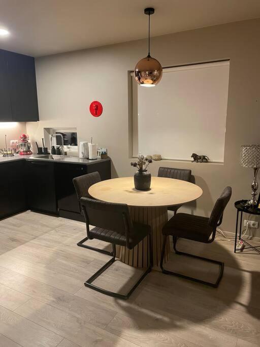 Beautiful Apartment Near Airport Njarthvik Extérieur photo