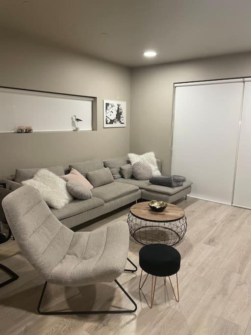 Beautiful Apartment Near Airport Njarthvik Extérieur photo