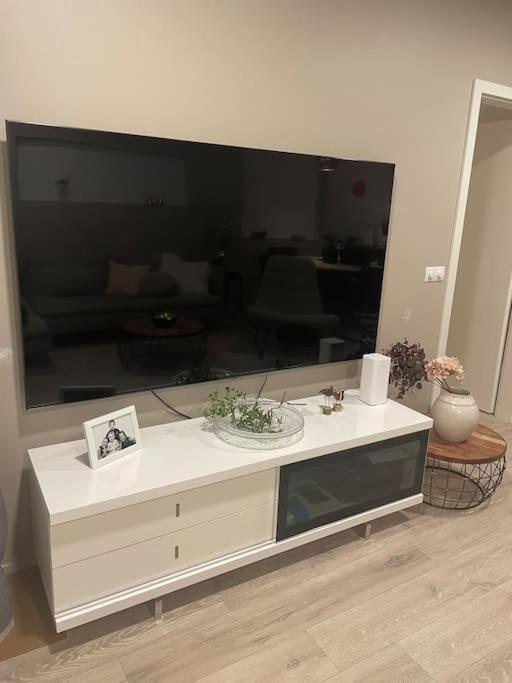 Beautiful Apartment Near Airport Njarthvik Extérieur photo