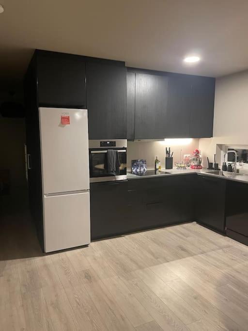 Beautiful Apartment Near Airport Njarthvik Extérieur photo